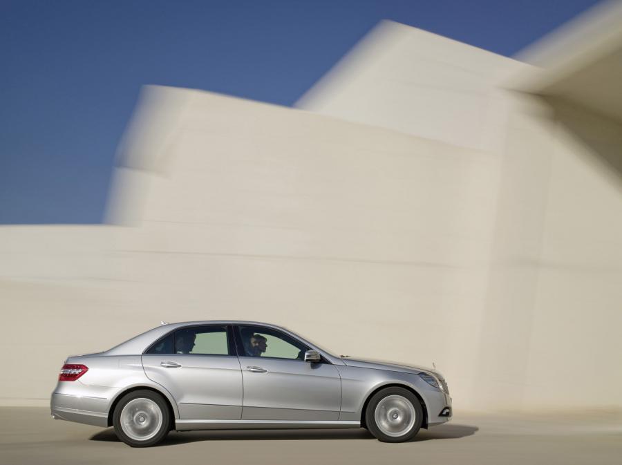  Mercedes-Benz E-Class 2010 года  (фото 34 из 128)